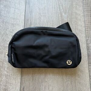 Lululemon Everywhere Belt Bag in Black/White
